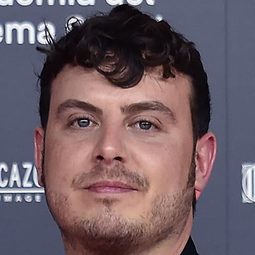 阿圖爾·布斯克茨 - 餘愛裊裊演員 飾演Jorge