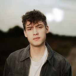 Max Kruk 飾演 Jan Wozniak