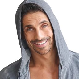 Ky Evans 飾演 Swami