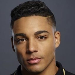 Michael Evans Behling - 灰姑娘的故事: 明星之戀演員 飾演Jackson Stone