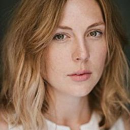 Matilda Ridgway 飾演 Emily Bowman