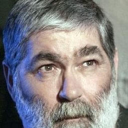 Guy Cimino 飾演 Jean