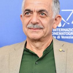 卡米爾·薩拉梅 飾演 The Barber