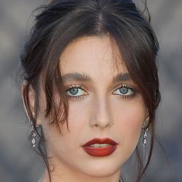 Emma Chamberlain 飾演 Pickle