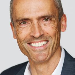 Steven Finch 飾演 David