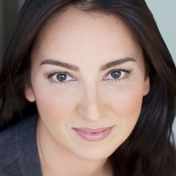 Claudia DiBiccari - 殺神特工演員 飾演Pedestrian (uncredited)
