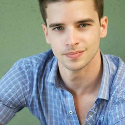 Connor Hammond - 黑白拉警報演員 飾演Pledge