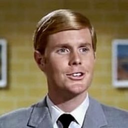 John Findlater - 國際機場演員 飾演Peter Coakley