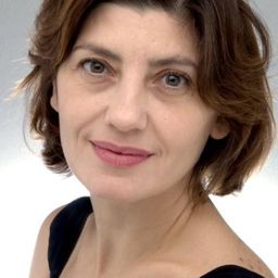 Nieve de Medina 飾演 Marisa