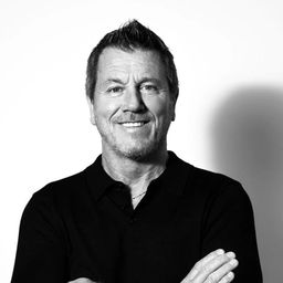 Pascal Olmeta 飾演 Veve