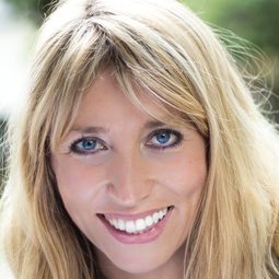 黛西·哈格德 飾演 Johanna (voice)