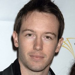 Dustin Fitzsimons - 社群網戰演員 飾演Phoenix Club President