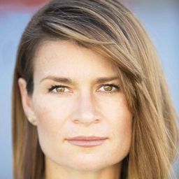 凱莉·拉扎 飾演 