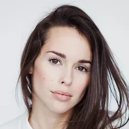 Roxanne Gaudette-Loiseau 飾演 Sarah Cabot