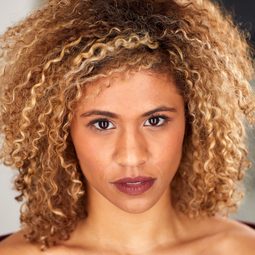 Vanessa Cozart - 魅笑演員 飾演Nurse