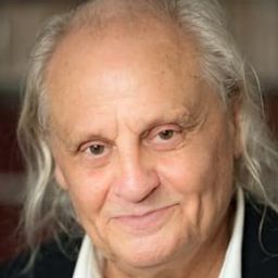 Jean-Paul Farré 飾演 M. d'Ulbé