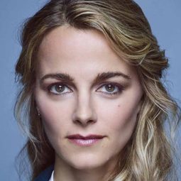 寶贊拿勞亞高域 - 七生有幸演員 飾演Julie