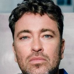 Marten "Marteria" Laciny - Haftbefehl：德國饒舌天王傳奇演員 飾演Self - Rapper