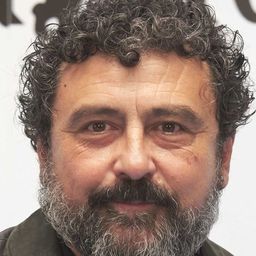 帕可·圖斯 飾演 Socio de Juan