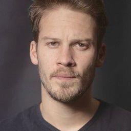 Matthieu Longatte 飾演 Olivier