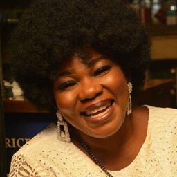 艾達·阿米 飾演 