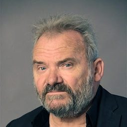 Christian Sinniger 飾演 Emile