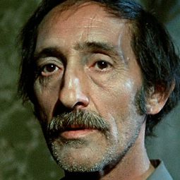 Luis Ciges - Till Divorce Us Do Part演員 飾演Señor en campo de fútbol