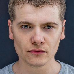 Clément Brun 飾演 Bagagemand