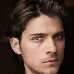 Emanuele Bosi 飾演 Mirco