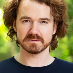 Michael Bodie 飾演 Mr. Frazier (voice)