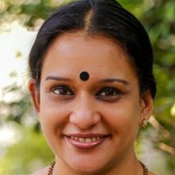 Maala Parvathi 飾演 Beena