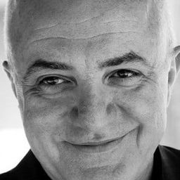 Luigi Petrucci 飾演 Burgomaster