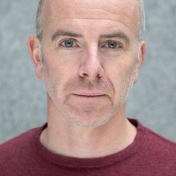 Alan Howley 飾演 Dr Langan