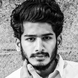Ankith Koyya 飾演 Vasudev's Cameraman