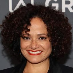 茱蒂·雷耶斯 - 校車裡的樂觀人生演員 飾演Donna