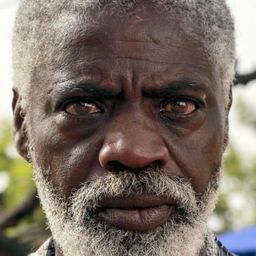 Hamadoun Kassogué 飾演 Le journaliste