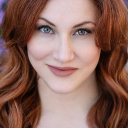 Elissa Wagner 飾演 Julia