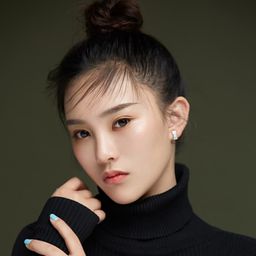 孟久淇 飾演 Hu Shi