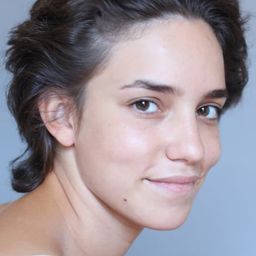 Virginia Apicella 飾演 Nevia