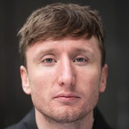 Steve Stamp 飾演 Steves