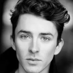 馬修·比爾德 - 名媛教育演員 飾演Graham