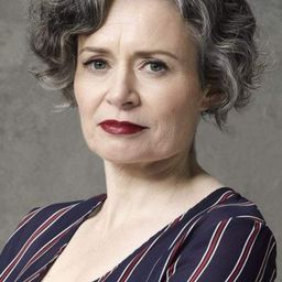 Judith Lucy - Da Kath & Kim Code演員 飾演Santa's Helper