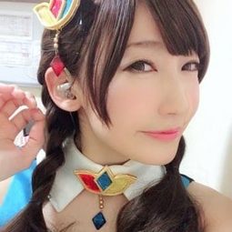 Remi Mitani 飾演 Miyabi Fujiwara / Otome Arisugawa (singing voice)