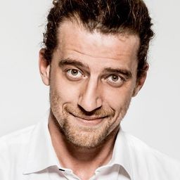 Maurizio Lastrico 飾演 Romeo