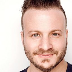 Josh Fingerhut 飾演 Melvin