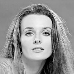 Celeste Yarnall 飾演 Eve