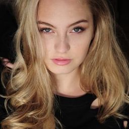 Vanessa Przada 飾演 Ashley