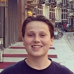 Tom Wijkamp 飾演 Puber