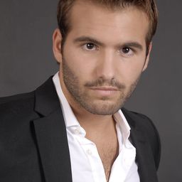 Alfons Nieto 飾演 Pau