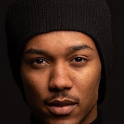 Jefferson Yaw Frempong-Manson - 大城小鮮肉演員 飾演Ajani